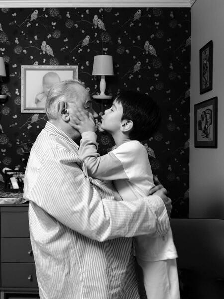 «Грустно как-то» — в сети обсуждают снимки 80-летнего Евгения Петросяна со своим пятилетним сыном.