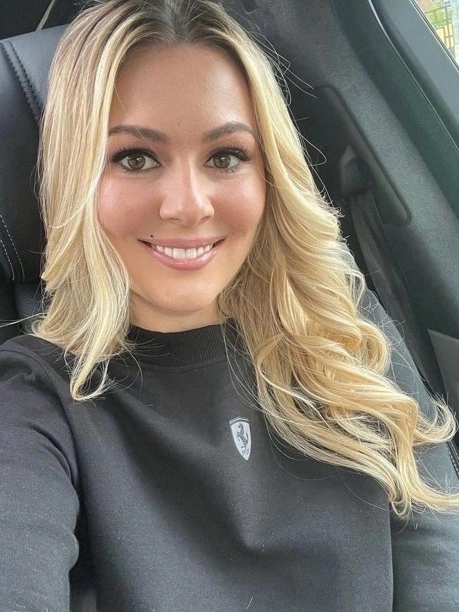 😍 39-летнюю актрису Марию Кожевникову сравнивают с русской версией Блейк Лайвли. На самом деле, между ними можно заметить визуальное сходство: обе имеют яркую внешность и выразительные черты лица.