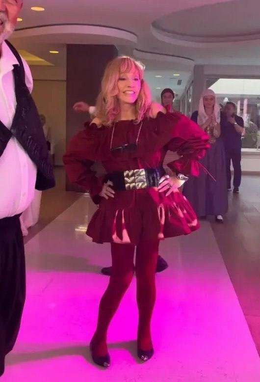 В сети обсуждают внешний вид Аллы Пугачевой на праздновании своего 76-летия