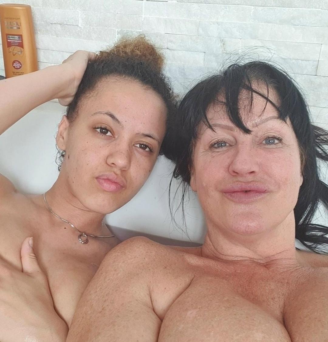 Мать и дочь продавали интимные фото, но резко перестали этим заниматься и теперь зарабатывают в 10 раз больше&#128561;&#128561;&#128561;