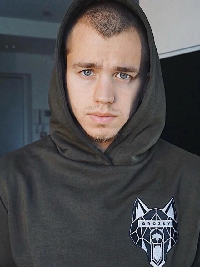 После почти семилетнего перерыва 32 летний Сергей Романович вернулся к своим истокам — актеру вновь захотелось сниматься в кино, и его сразу пригласили на главную роль в сериале!