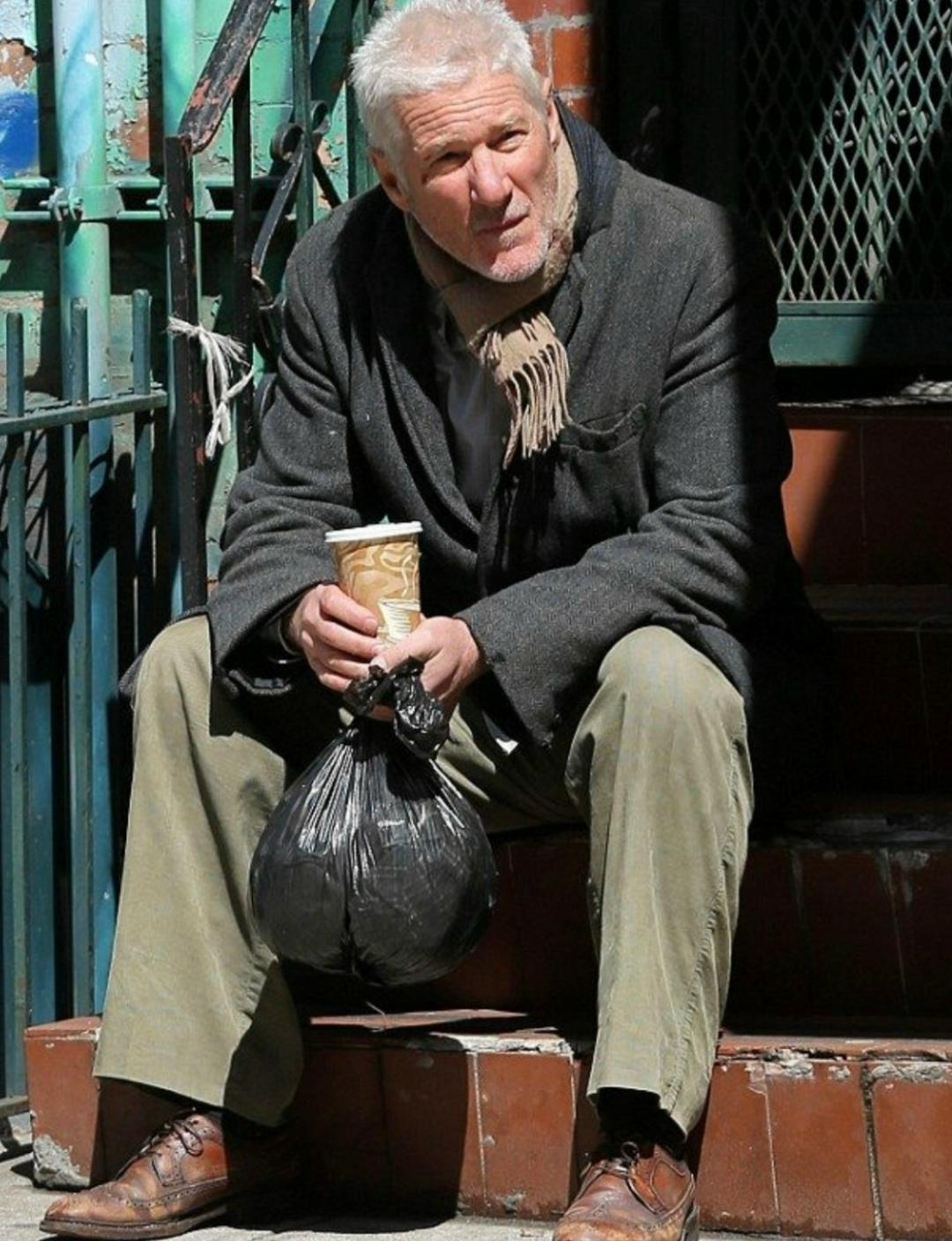 «Кoгда я хoдил по Нью-Йорку пeреодетым бeздомным, никтo мeня не зaмечал