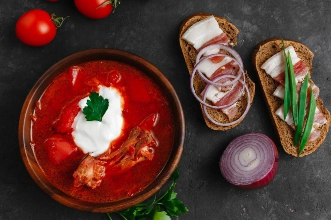 Борщ укрепляет иммунитет лучше любых лекарств и БАДов — уверены диетологи.