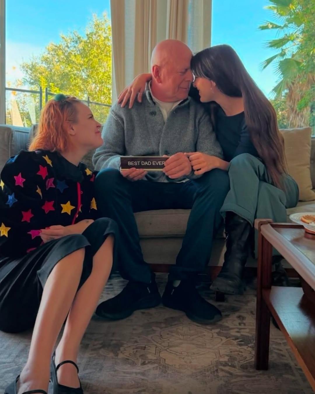 Брюс Уиллис потерял возможность разговаривать.