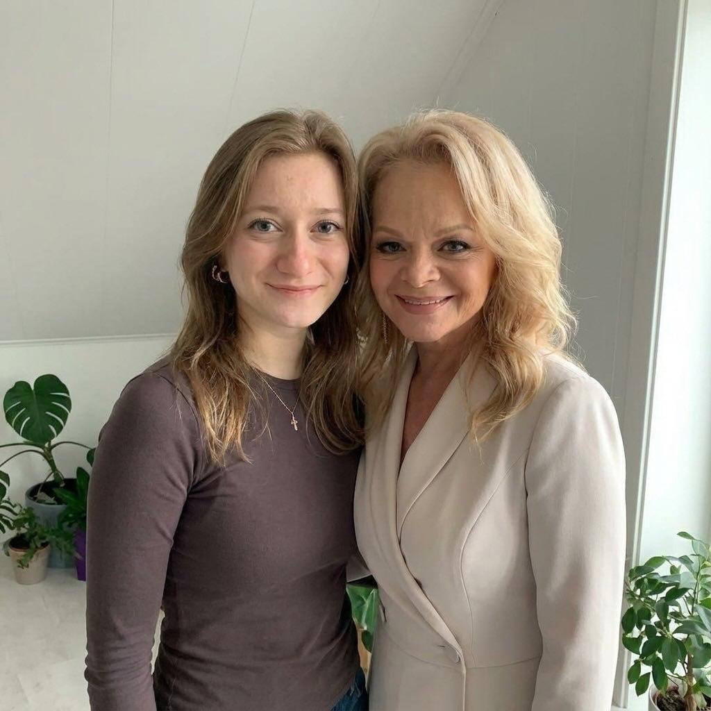 Молодежь нашла новую идею для пранка близких — покупка квартиры у Долиной