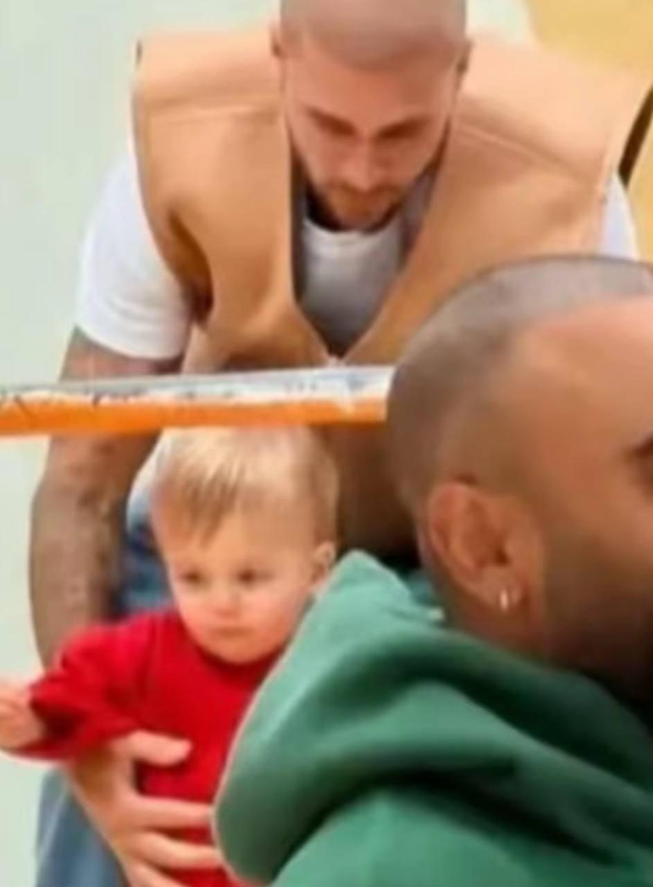 Фанаты Джастина и Хейли спалили лицо их сына