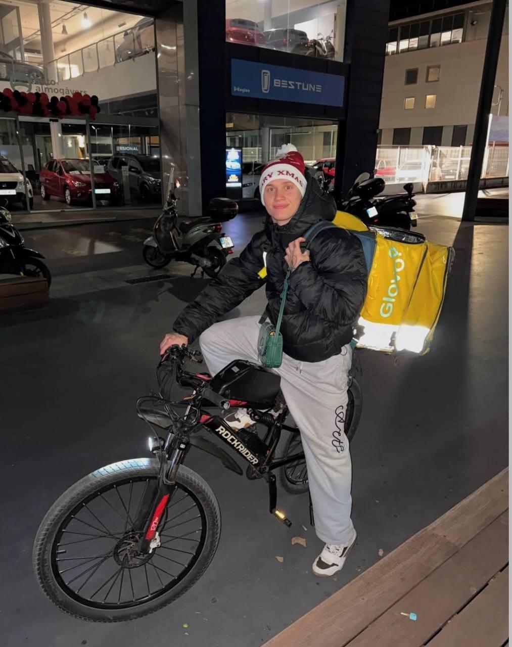 Даня Милохин поделился фотографией с работы