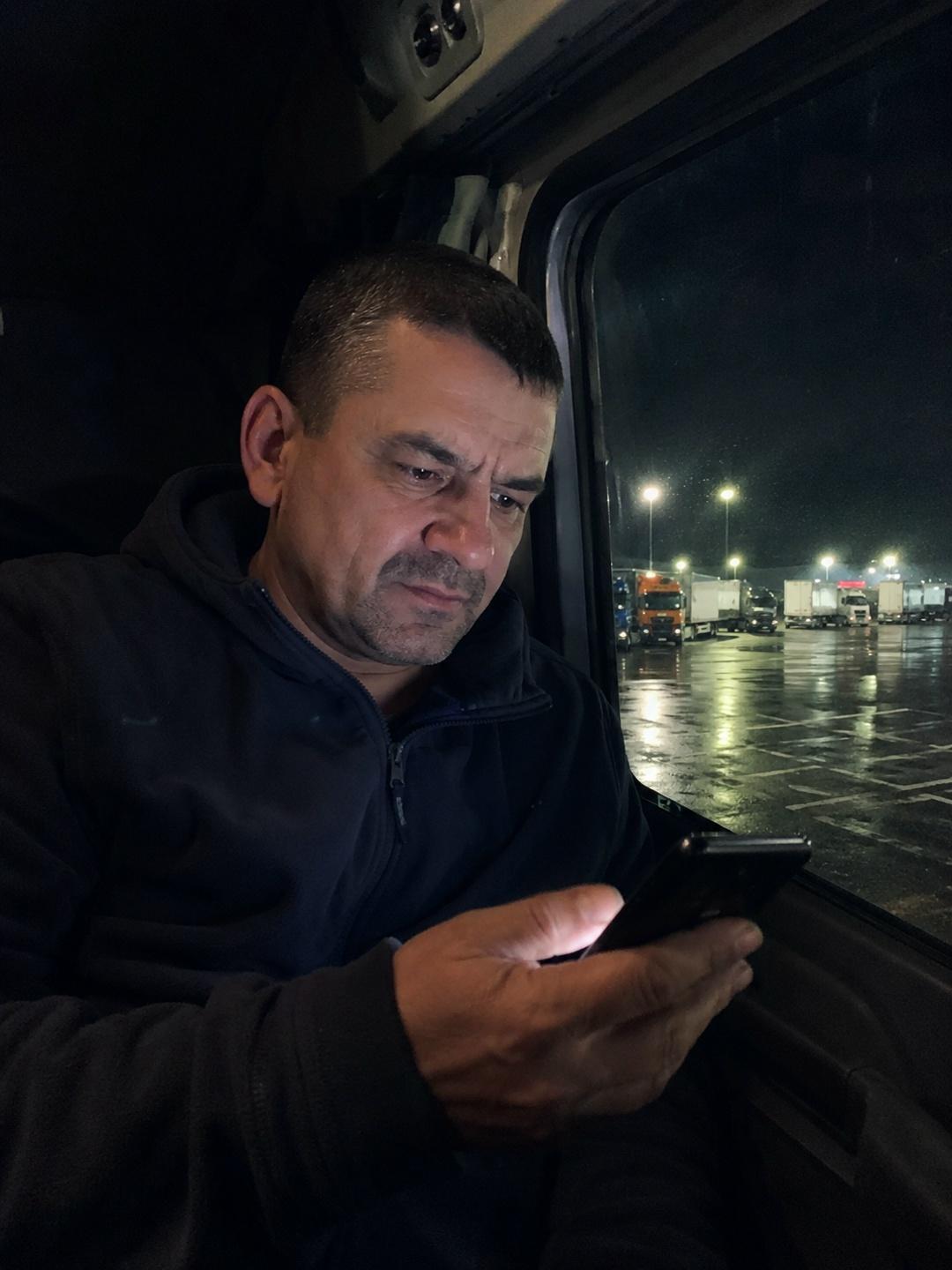 За последние пять лет у Сергея было четыре выходных подряд. Один раз. Когда лежал с температурой.