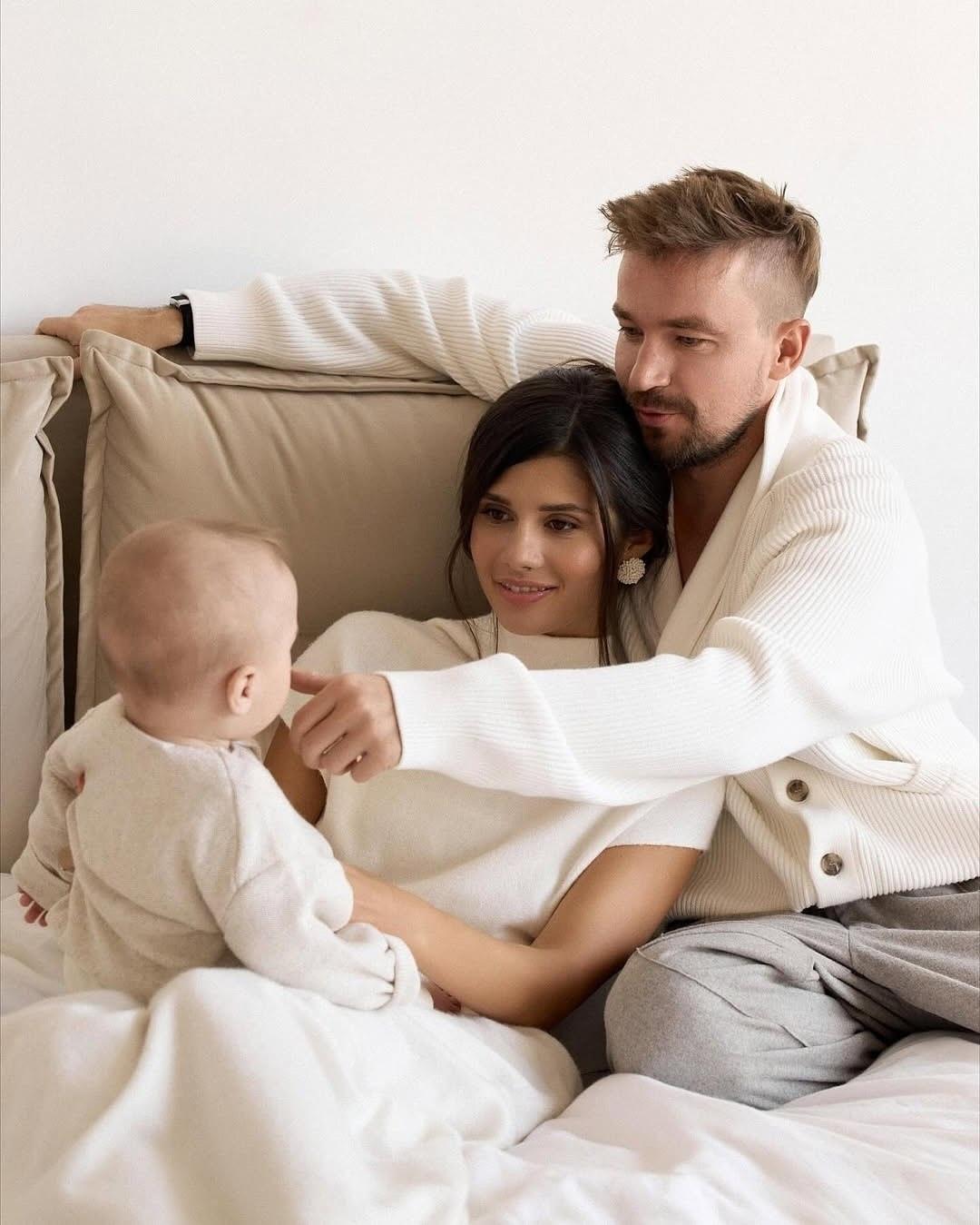 Александр и Виктория Петровы показали новые кадры из фотосессии с сыном