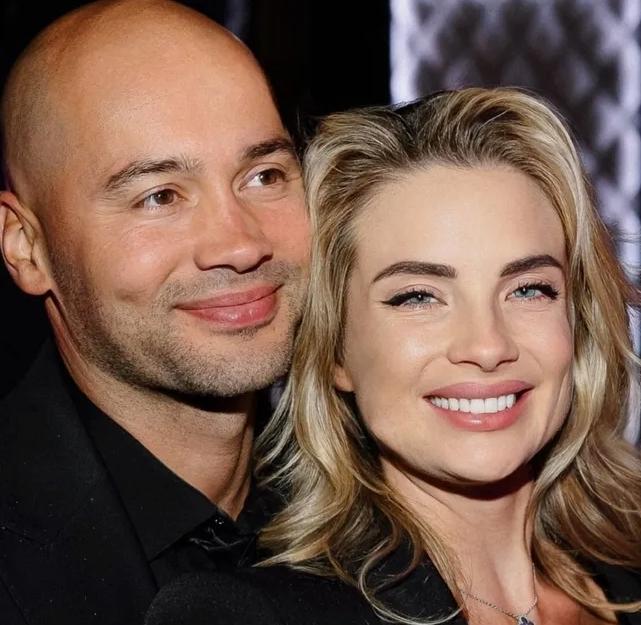 «Все началось в 4,5 месяца. При смене подгузника увидела кровавое пятно»: Кристина Черкасова о проблемах младшего сына.