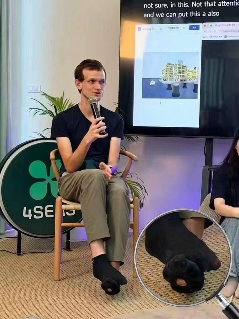 Создатель Ethereum Виталик Бутерин рассуждает о крипте в дырявых носках, при том что владеет активами примерно на $717 млн.