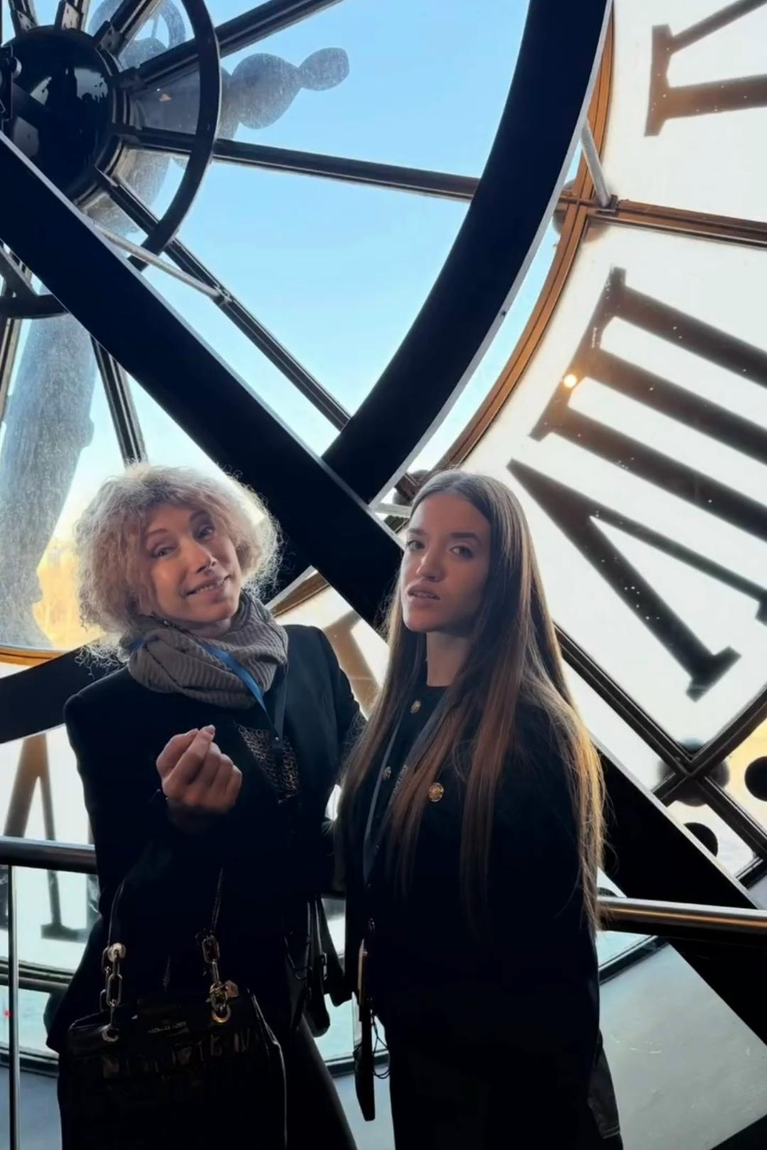 Елена Воробей показала редкое фото с 22-летней дочерью Софией Лебенбаум, недавно перенёсшей очередную операцию из-за проблем со здоровьем. Актриса опубликовала в личном блоге подборку фотографий, сделанных во время путешествия во Франции.