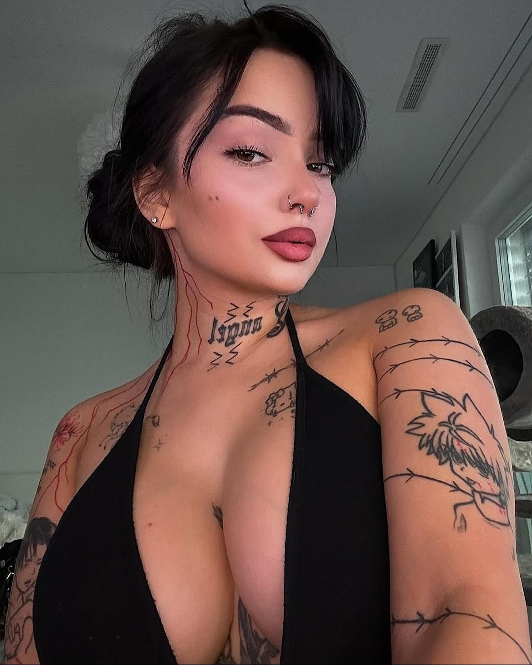 Не замужем. Екатерина. Мне 27 лет. Люблю тату, если тоже есть тату, будет о чем пообщатся и что показать 😈