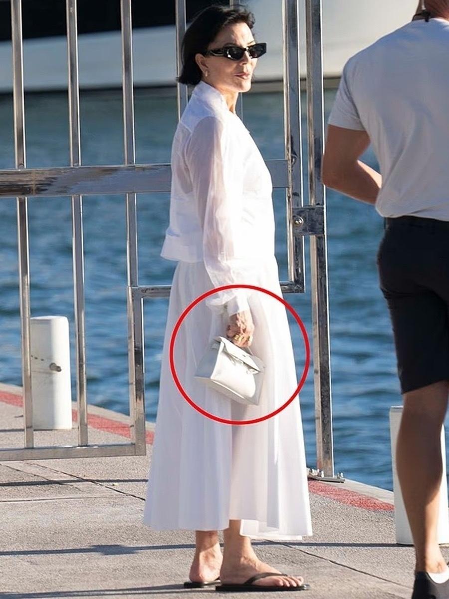 😨«ОТСТАНЬТЕ ОТ БЕДНОЙ ЖЕНЩИНЫ!»