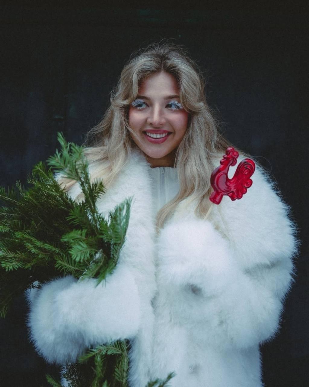 Аня Покров в новогодней фотосессии ❄️