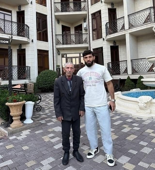 «У нас даже ложки не было»: Арман Царукян — о пути семьи к богатству и критике в UFC