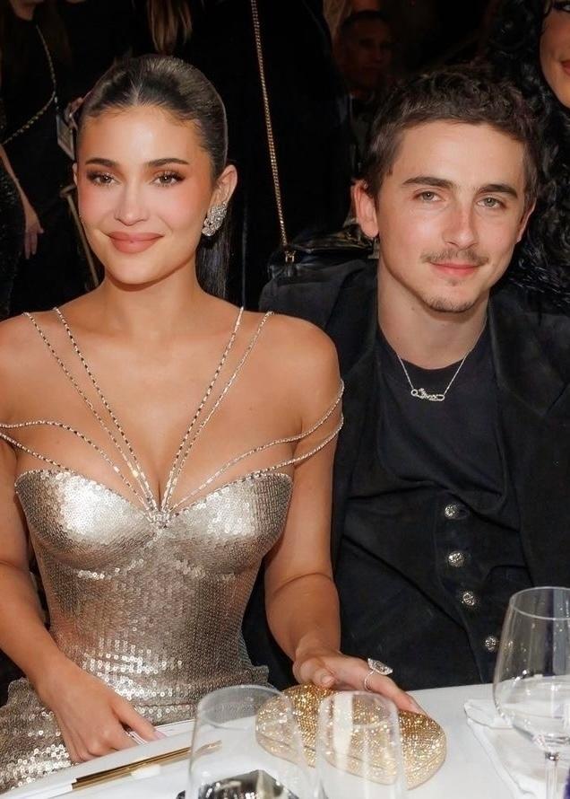 ⚡️ТИМОТИ ШАЛАМЭ ИЗМЕНЯЕТ КАЙЛИ ДЖЕННЕР