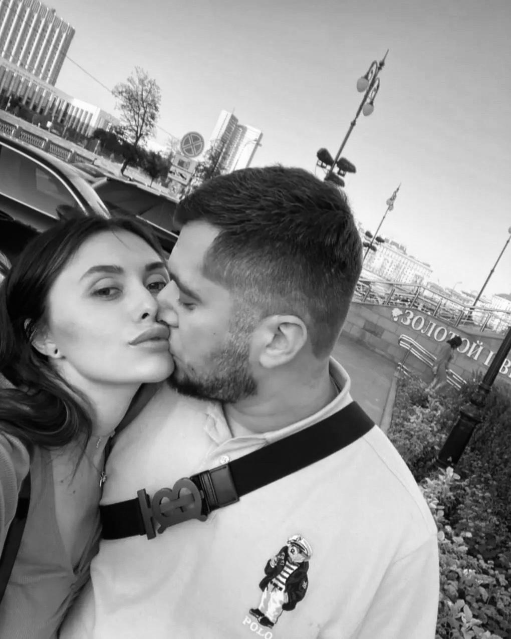 Бывшая супруга Паши Техника продемонстрировала, как сейчас выглядит его могила