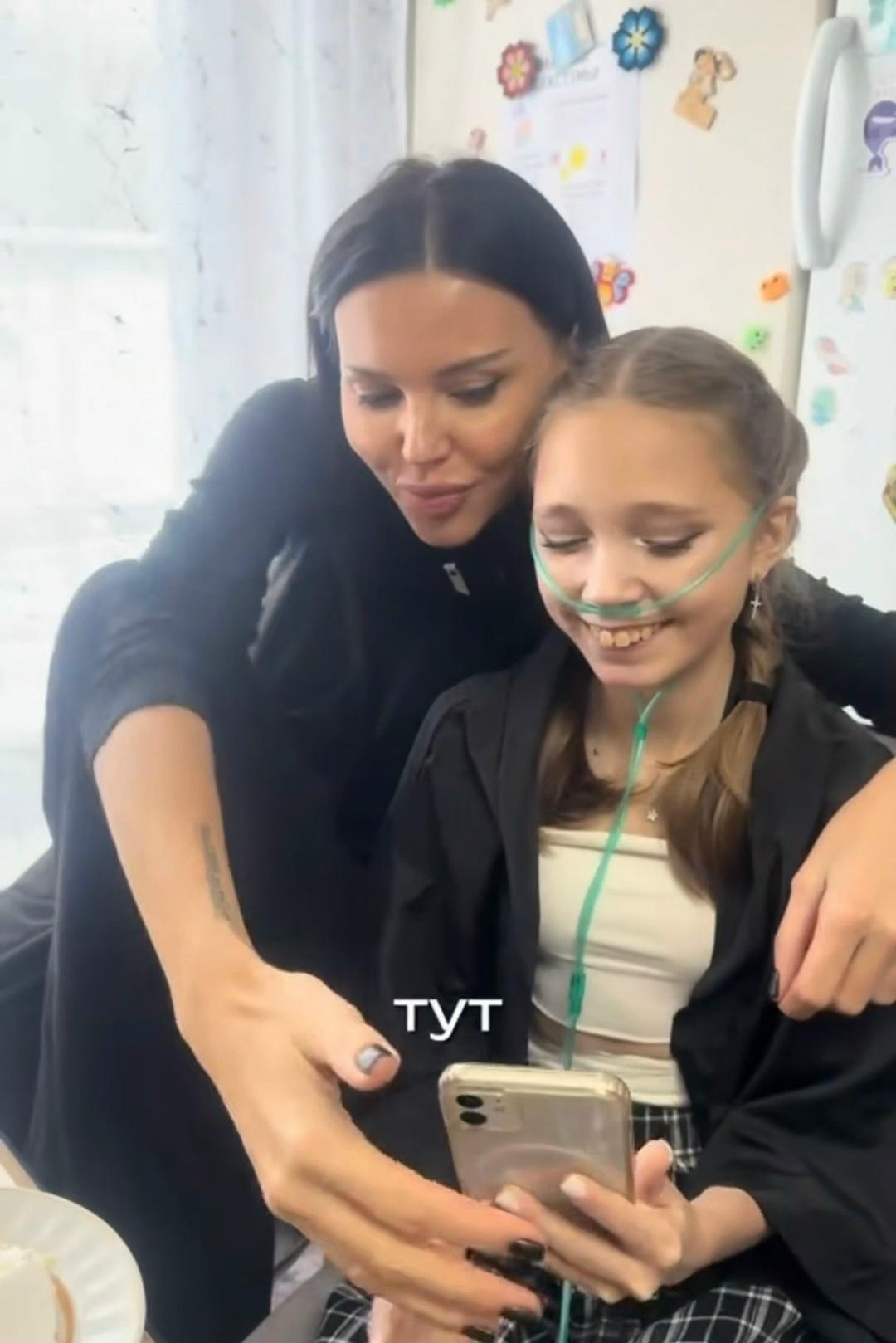 Оксана Самойлова исполнила мечту 15-летней девочки — приехала к ней в родной город и устроила незабываемую встречу!