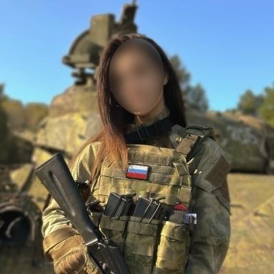 Бывшая звезда ню ушла на СВО, когда её бросил ухажёр.