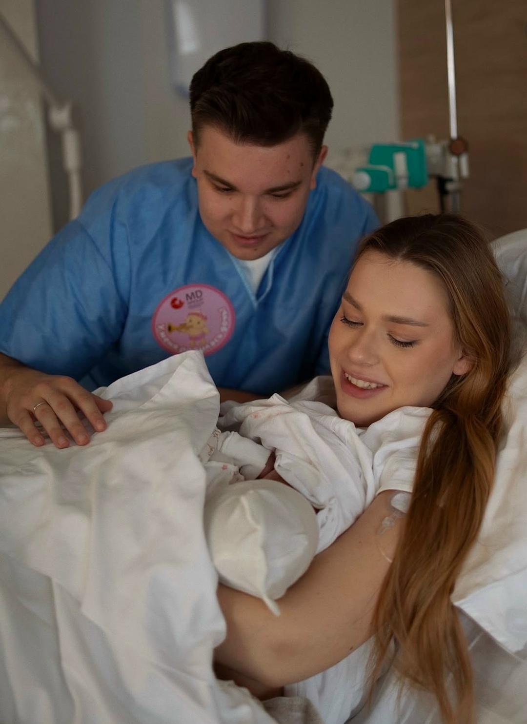 Машу и Роберта Гербер захейтили за то, что они создали аккаунт своей дочери, которой нет еще даже месяца…