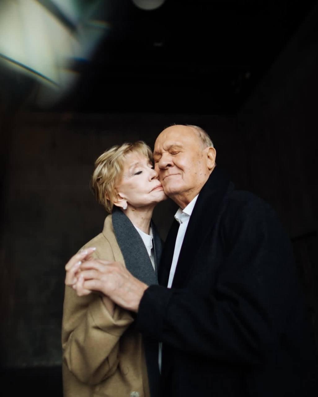 «Мамы больше нет. Теперь они вместе», — написала Юлия Меньшова 💔😭