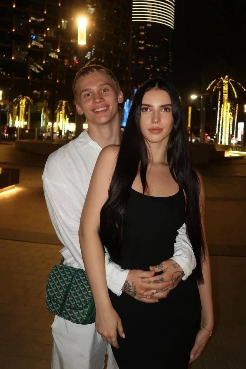 Даня Милохин показал, какое кольцо он подарил своей девушке 💍